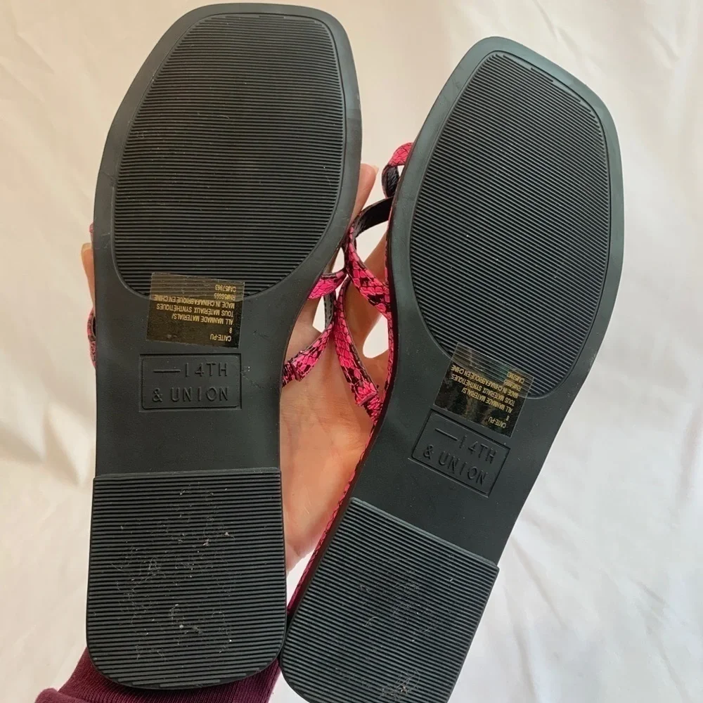 14TH & Union Caite Hot Pink & Black Python Print Slip On Strappy‎ Sandals - Picture 5 of 6